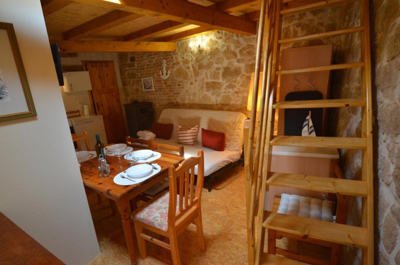 Studio Apartment La Maison De Catherine 로비니 외부 사진