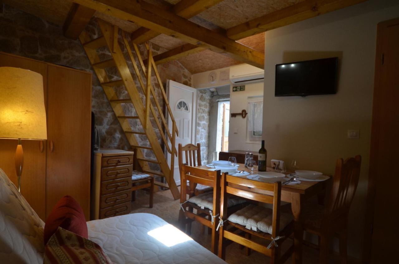 Studio Apartment La Maison De Catherine 로비니 외부 사진