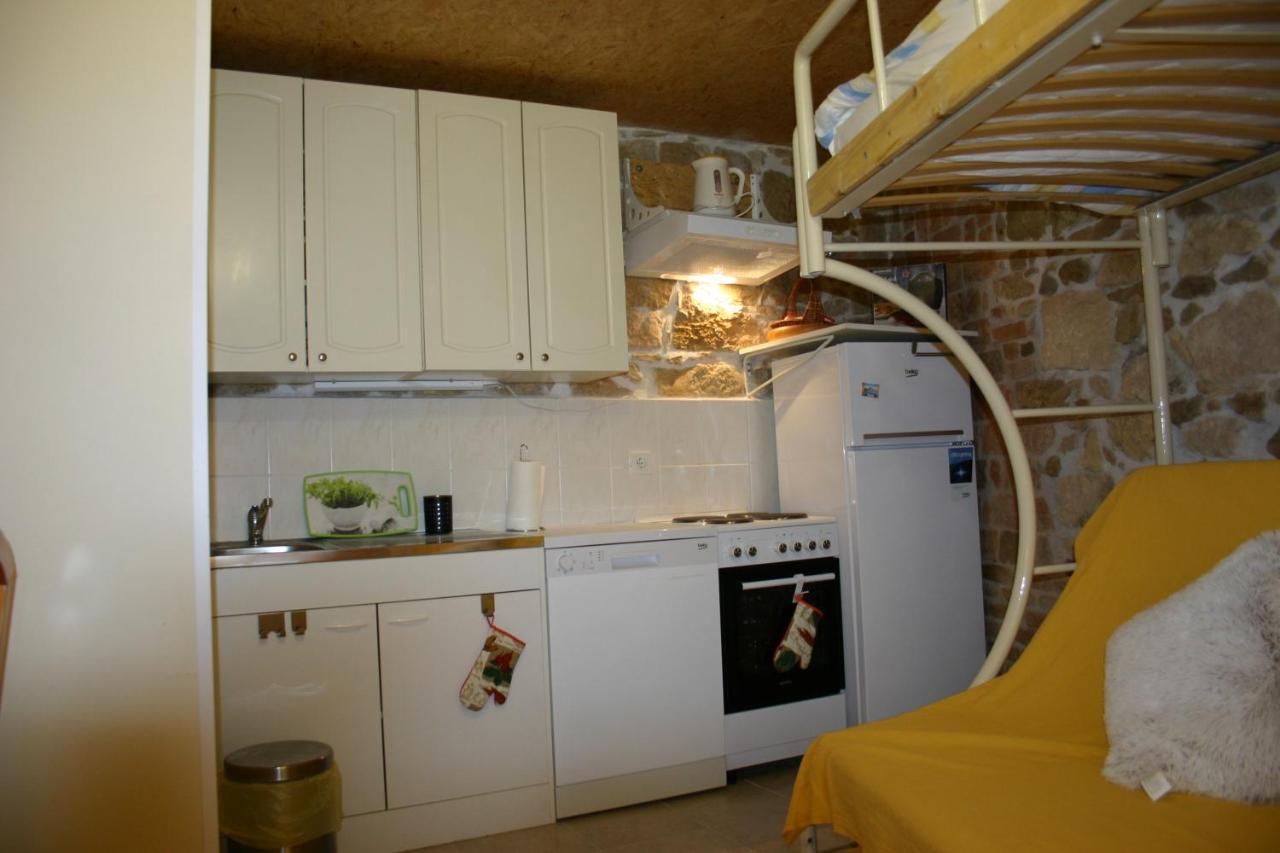 Studio Apartment La Maison De Catherine 로비니 외부 사진
